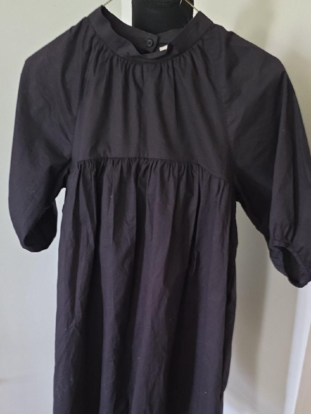 EVERLANE Simple Black Gathered Yoke Midi Dress. Like New.  Size XXS.